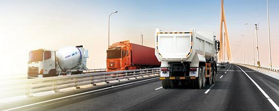 道路货物运输驾驶员应根据哪些因素合理控制行驶速度和跟车距离